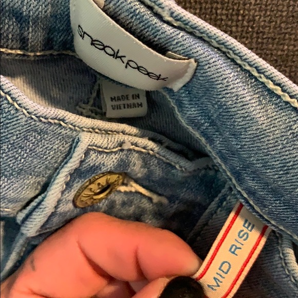 SNEAK PEEK CROPPED JEANS W/ patches. 1OFAKIND 🖤🥊 - Picture 5 of 5